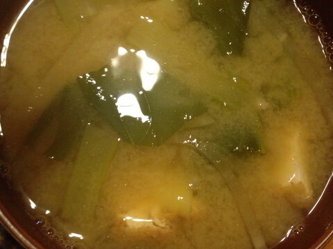 小松菜と大根とじゃがいもと厚揚げの味噌汁。